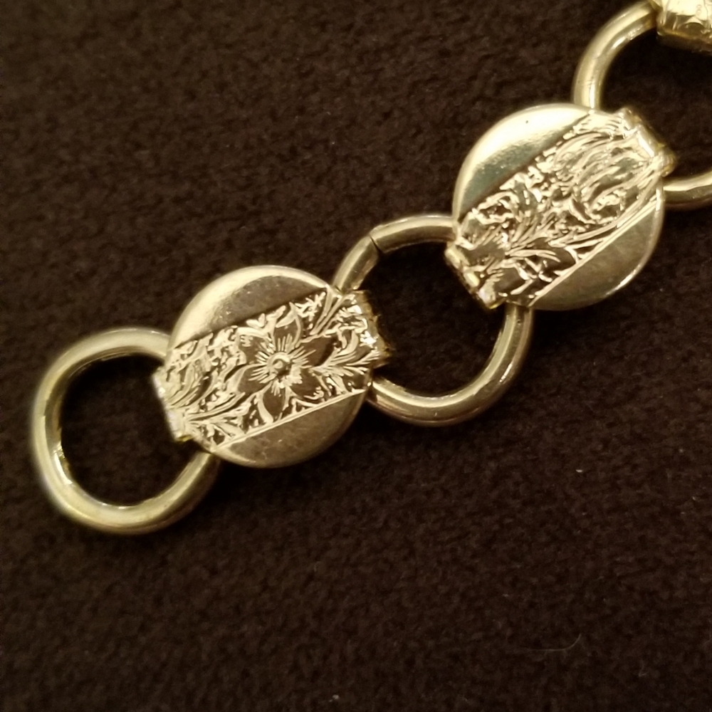 VINTAGE SARAH COVENTRY FLORAL ETCHED GOLDEN LINK BRACELET - 7.25" - Picture 2 of 7